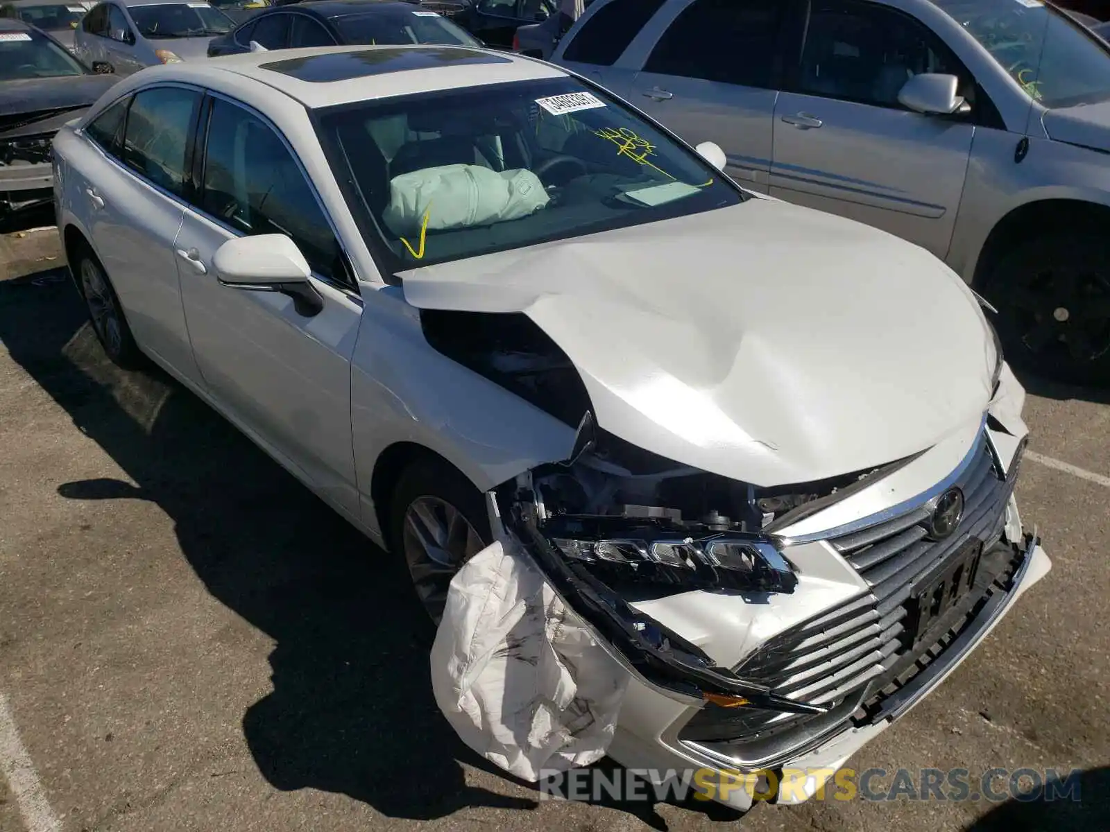 1 Photograph of a damaged car 4T1BZ1FB5KU008289 TOYOTA AVALON 2019