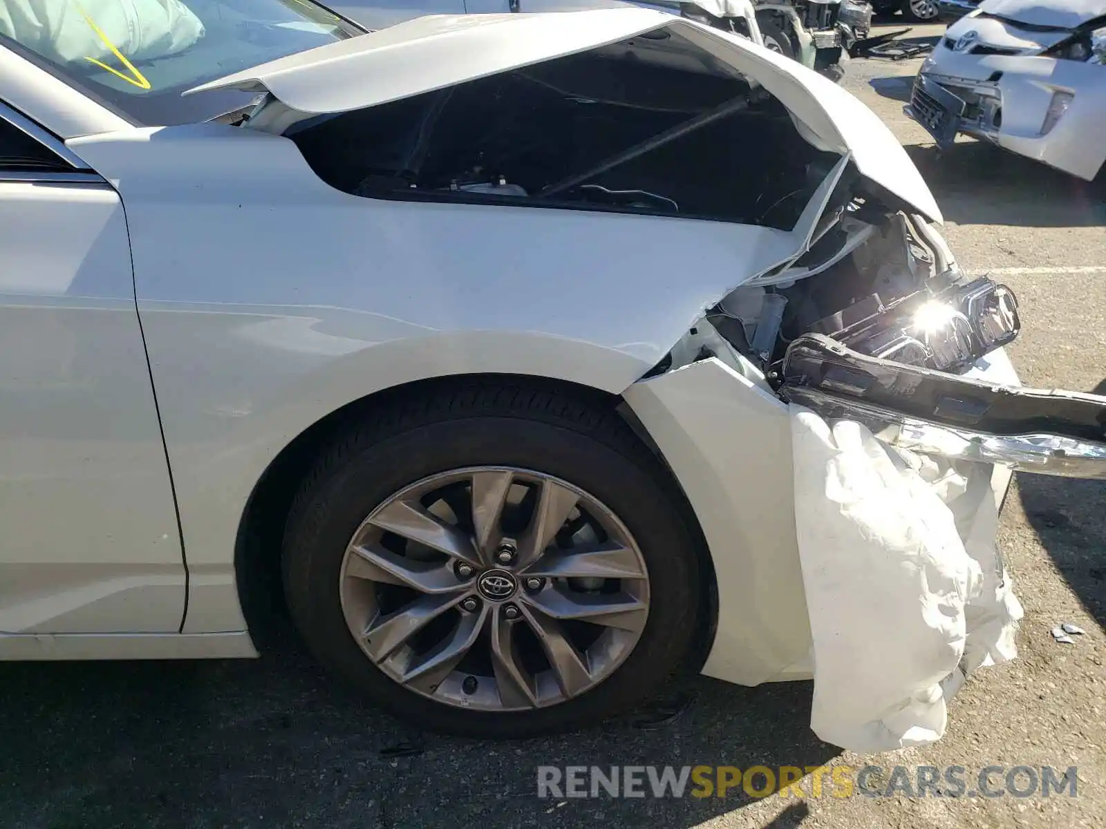 9 Photograph of a damaged car 4T1BZ1FB5KU008289 TOYOTA AVALON 2019