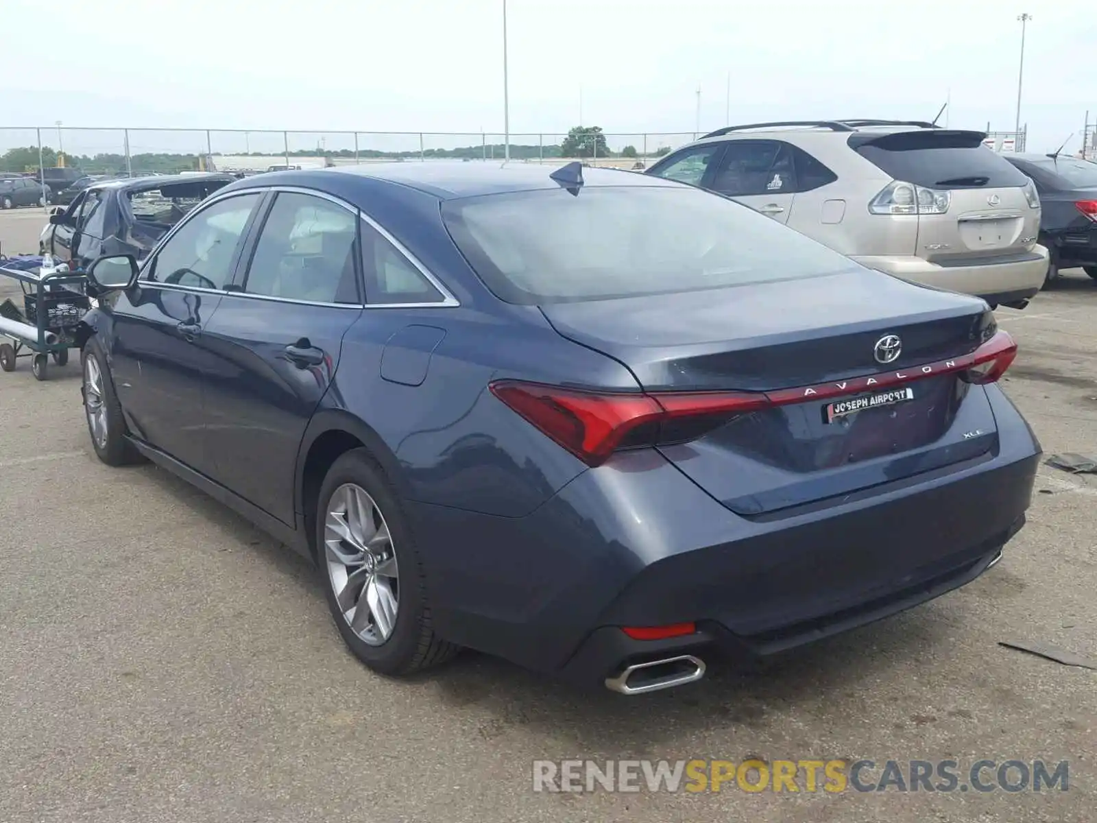 3 Photograph of a damaged car 4T1BZ1FB5KU009698 TOYOTA AVALON 2019