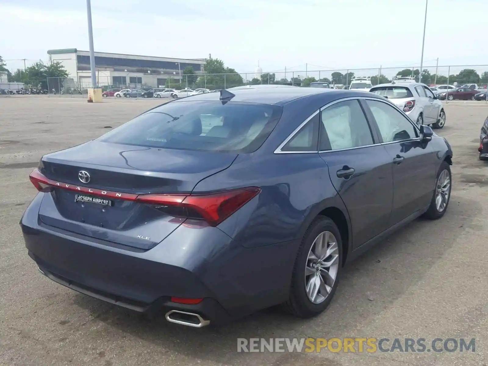 4 Photograph of a damaged car 4T1BZ1FB5KU009698 TOYOTA AVALON 2019