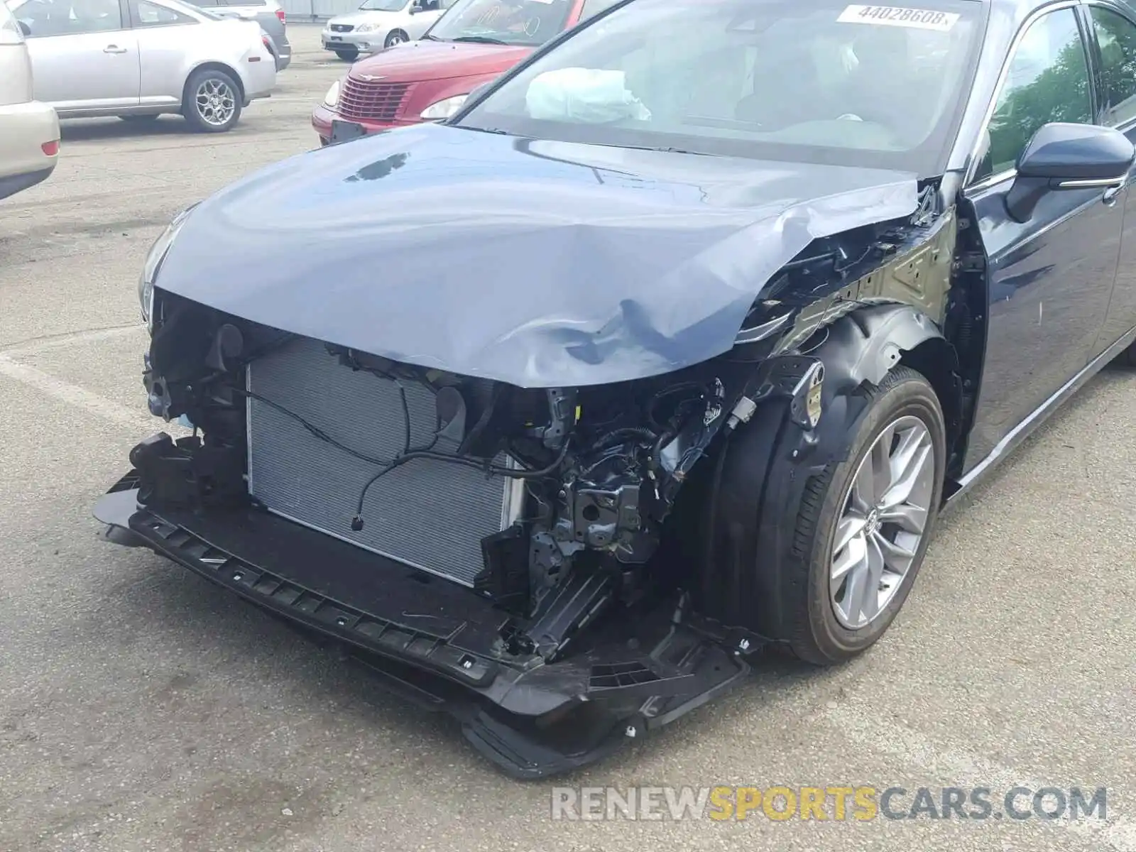 9 Photograph of a damaged car 4T1BZ1FB5KU009698 TOYOTA AVALON 2019