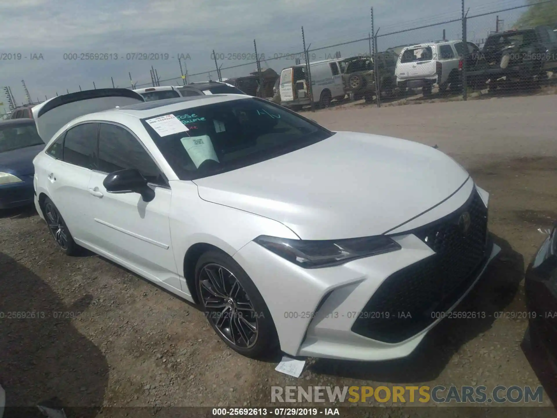 1 Photograph of a damaged car 4T1BZ1FB5KU009796 TOYOTA AVALON 2019