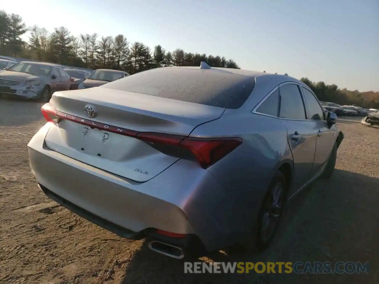 4 Photograph of a damaged car 4T1BZ1FB5KU010432 TOYOTA AVALON 2019