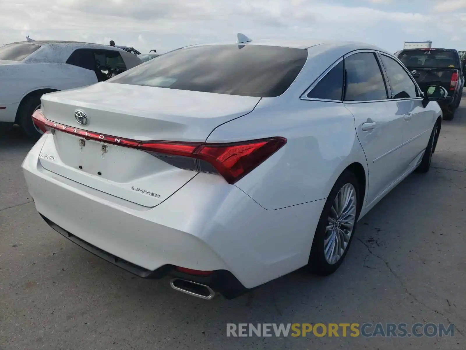 4 Photograph of a damaged car 4T1BZ1FB5KU010771 TOYOTA AVALON 2019