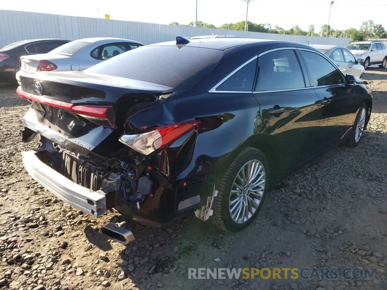 4 Photograph of a damaged car 4T1BZ1FB5KU011032 TOYOTA AVALON 2019