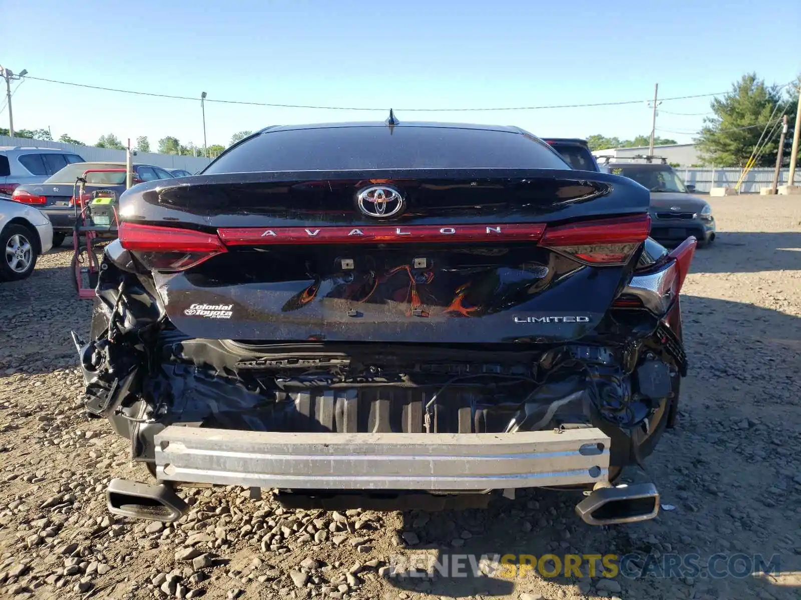 9 Photograph of a damaged car 4T1BZ1FB5KU011032 TOYOTA AVALON 2019