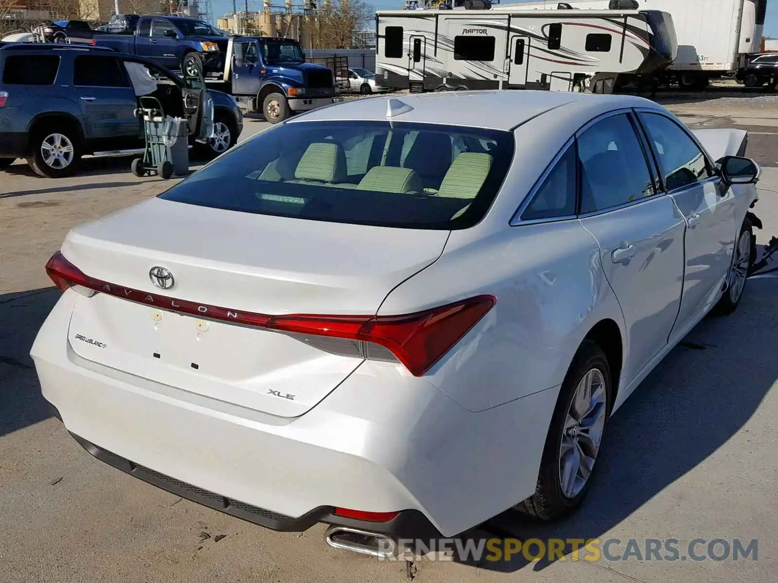 4 Photograph of a damaged car 4T1BZ1FB5KU011127 TOYOTA AVALON 2019