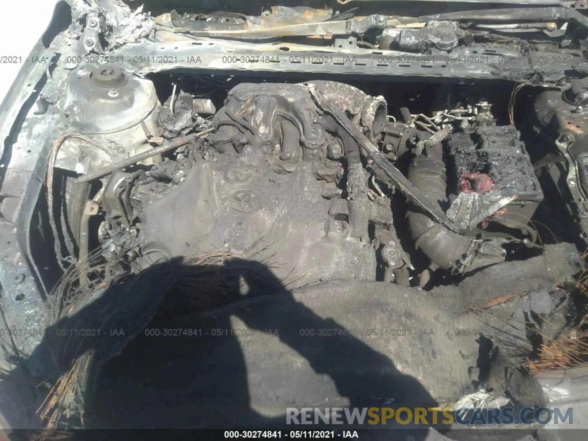 10 Photograph of a damaged car 4T1BZ1FB5KU012116 TOYOTA AVALON 2019