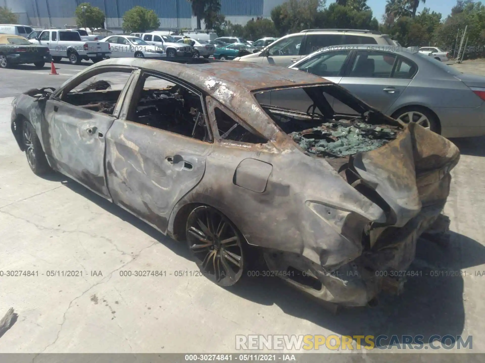 3 Photograph of a damaged car 4T1BZ1FB5KU012116 TOYOTA AVALON 2019