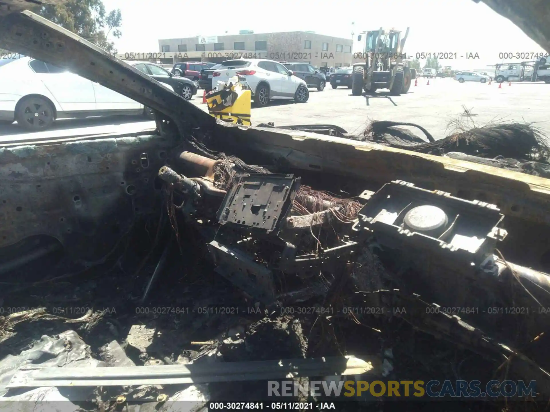 5 Photograph of a damaged car 4T1BZ1FB5KU012116 TOYOTA AVALON 2019