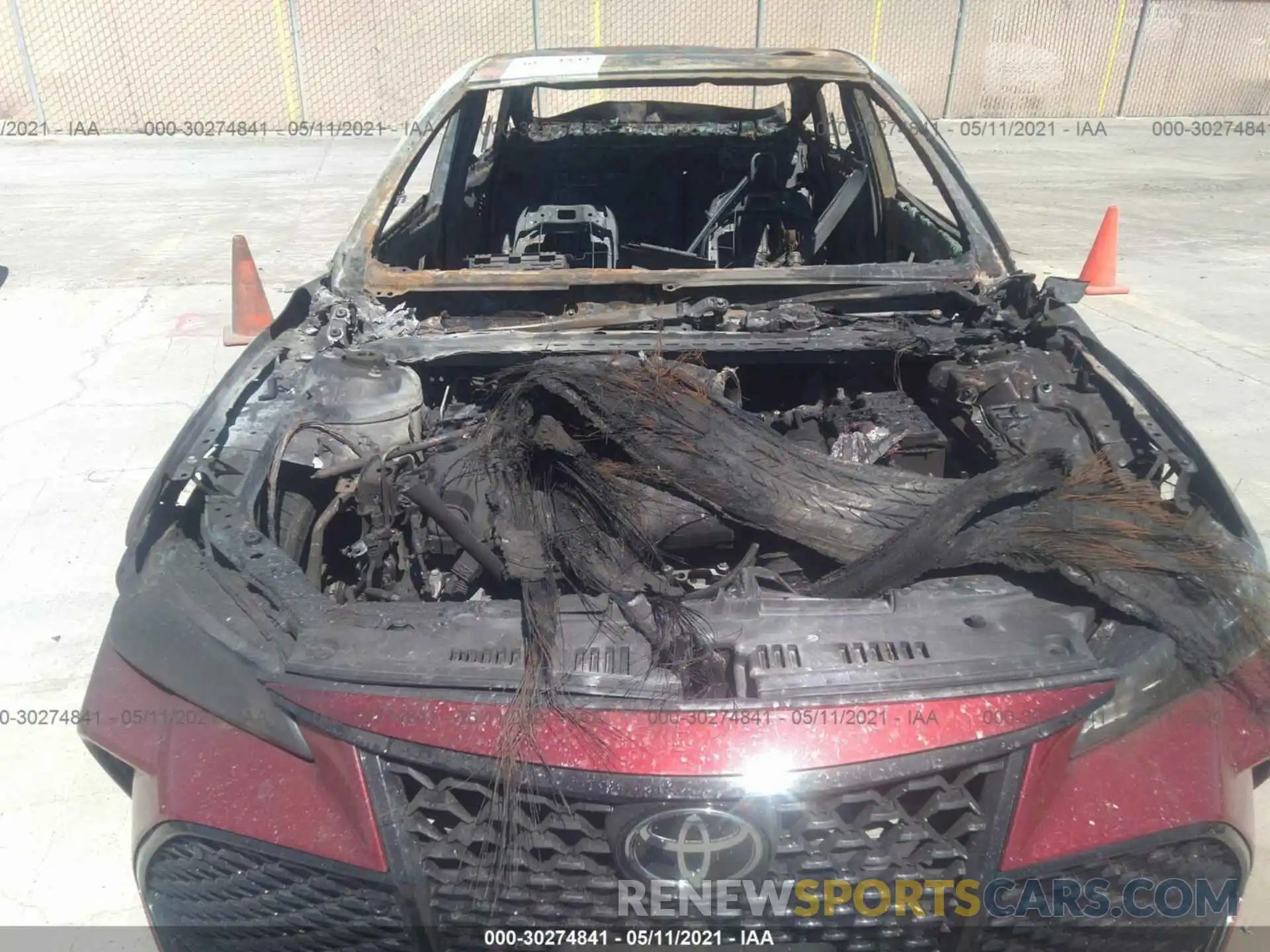 6 Photograph of a damaged car 4T1BZ1FB5KU012116 TOYOTA AVALON 2019