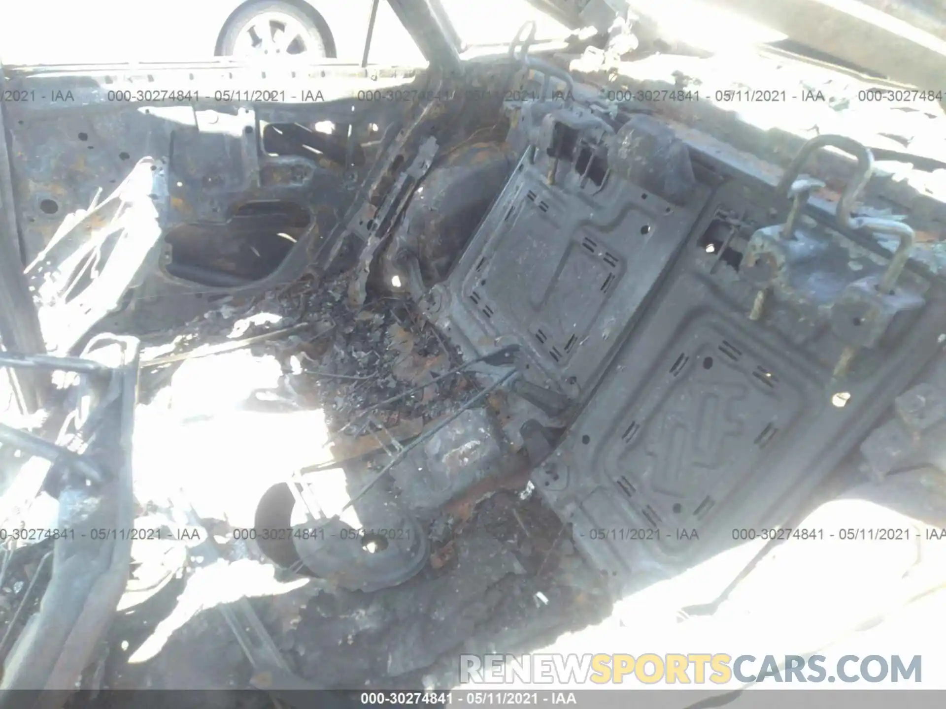 8 Photograph of a damaged car 4T1BZ1FB5KU012116 TOYOTA AVALON 2019