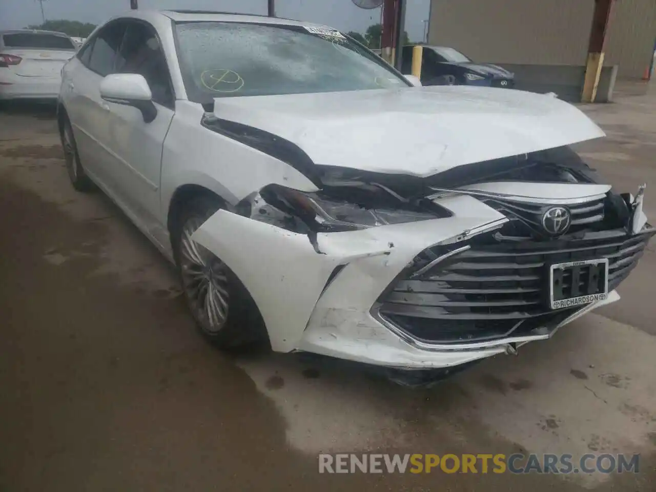 1 Photograph of a damaged car 4T1BZ1FB5KU014884 TOYOTA AVALON 2019