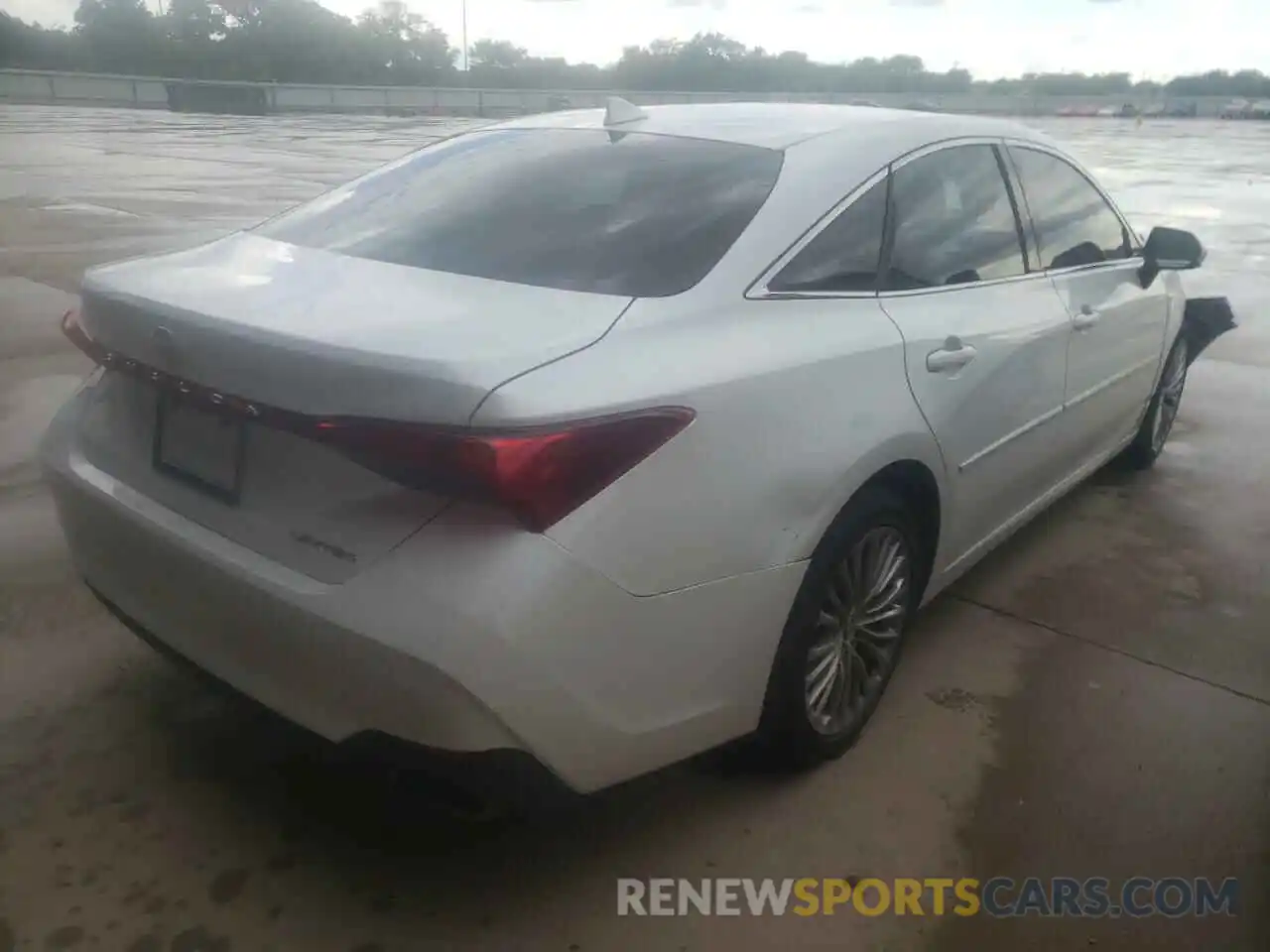 4 Photograph of a damaged car 4T1BZ1FB5KU014884 TOYOTA AVALON 2019