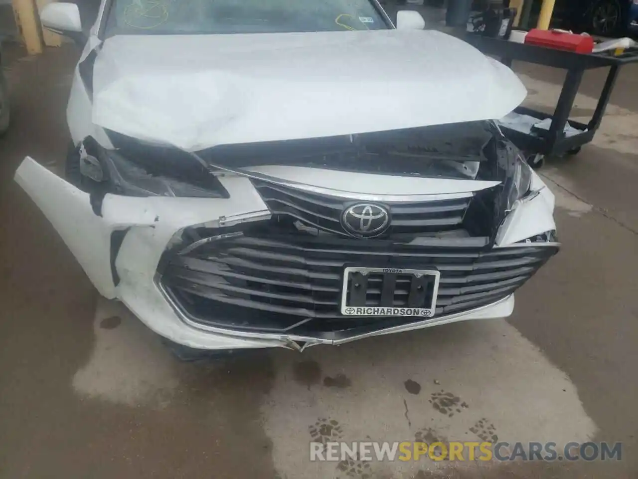 9 Photograph of a damaged car 4T1BZ1FB5KU014884 TOYOTA AVALON 2019