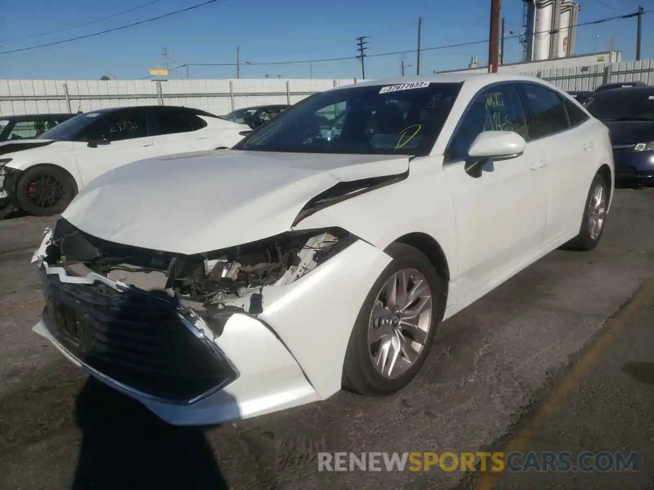 2 Photograph of a damaged car 4T1BZ1FB5KU019082 TOYOTA AVALON 2019