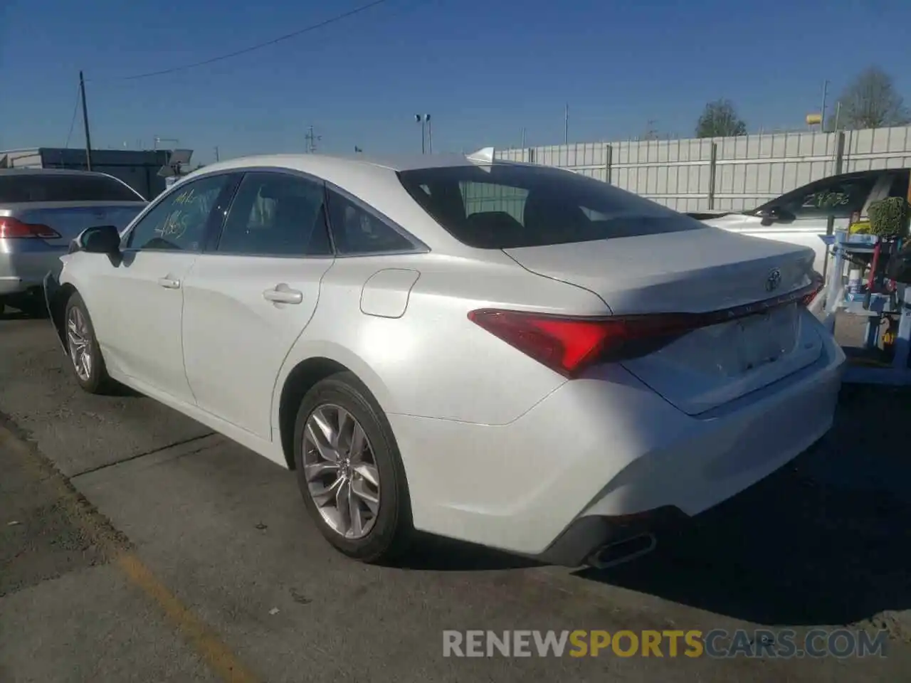 3 Photograph of a damaged car 4T1BZ1FB5KU019082 TOYOTA AVALON 2019