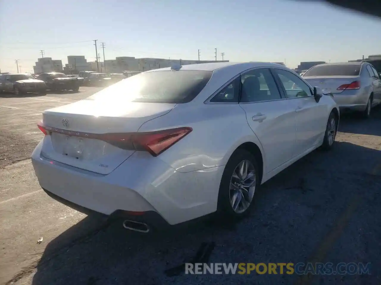 4 Photograph of a damaged car 4T1BZ1FB5KU019082 TOYOTA AVALON 2019