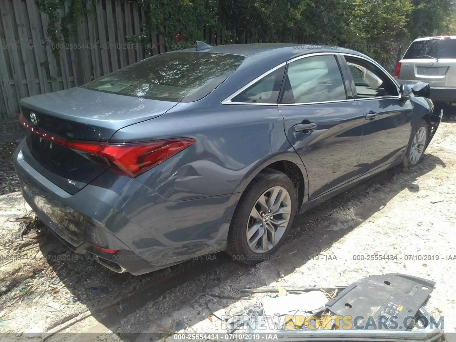 4 Photograph of a damaged car 4T1BZ1FB5KU020751 TOYOTA AVALON 2019