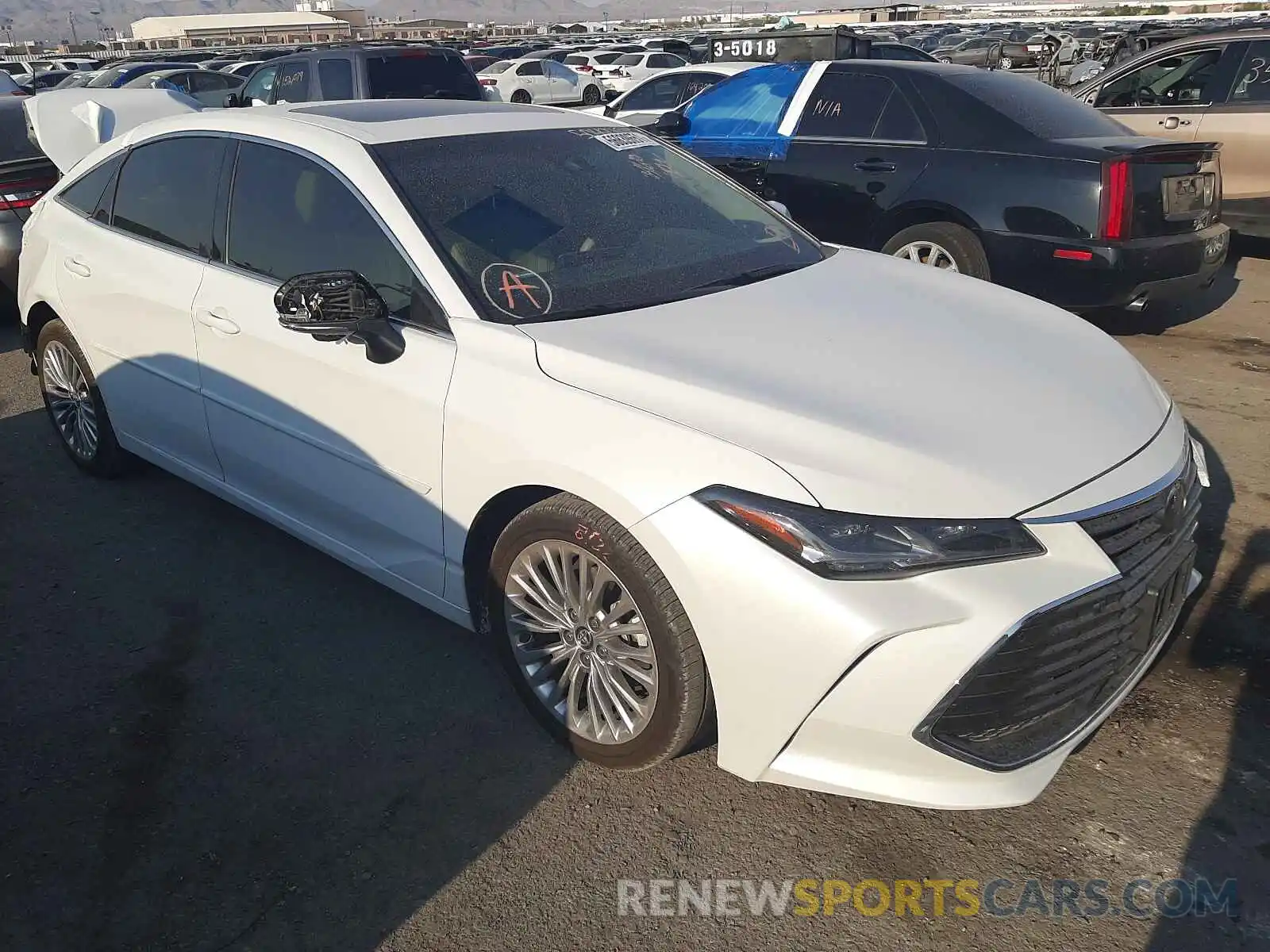 1 Photograph of a damaged car 4T1BZ1FB5KU025626 TOYOTA AVALON 2019