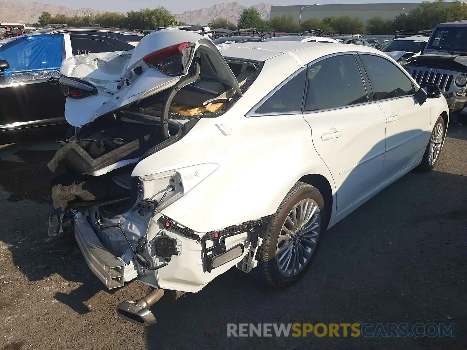 4 Photograph of a damaged car 4T1BZ1FB5KU025626 TOYOTA AVALON 2019