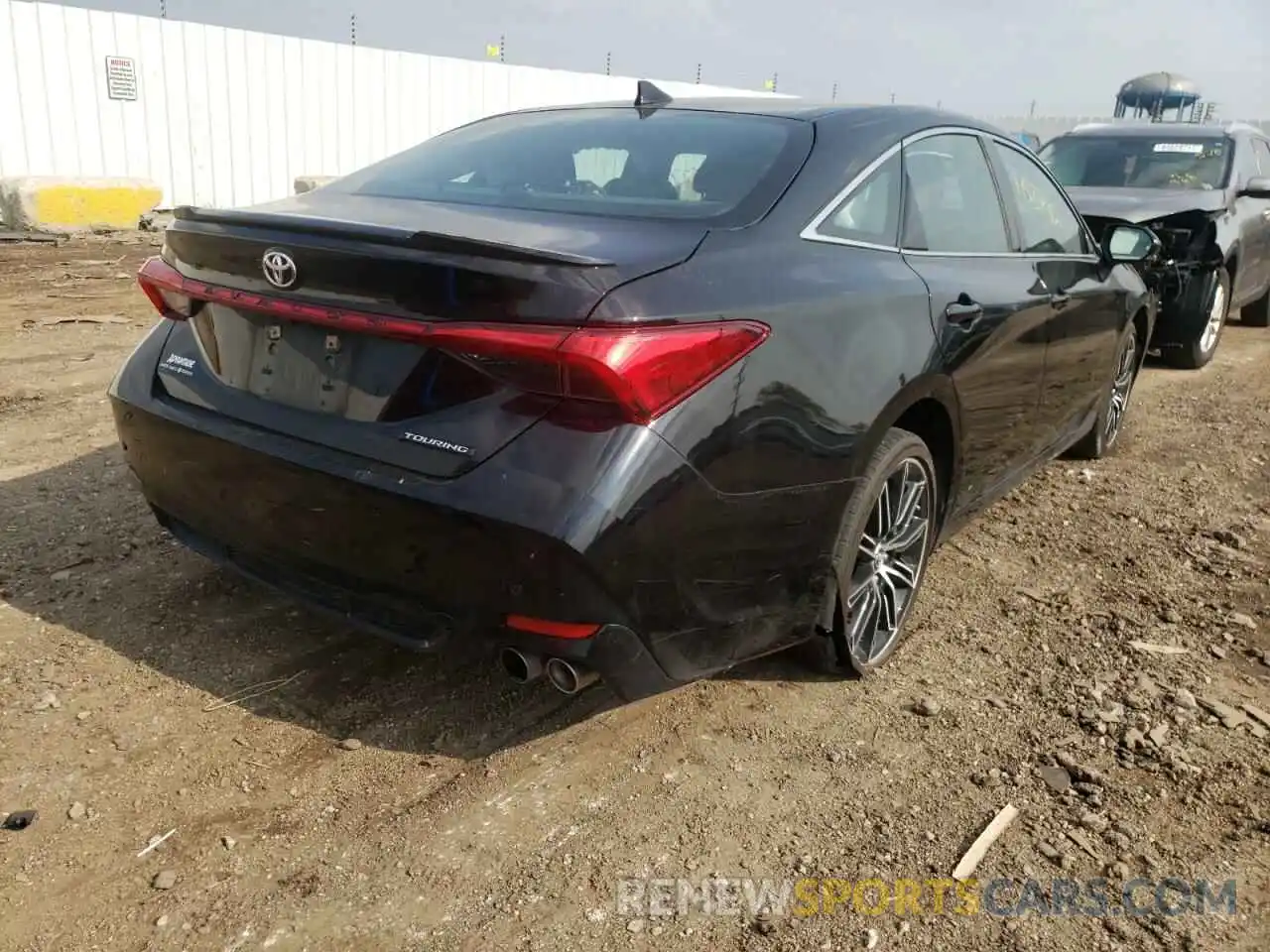 4 Photograph of a damaged car 4T1BZ1FB5KU027652 TOYOTA AVALON 2019