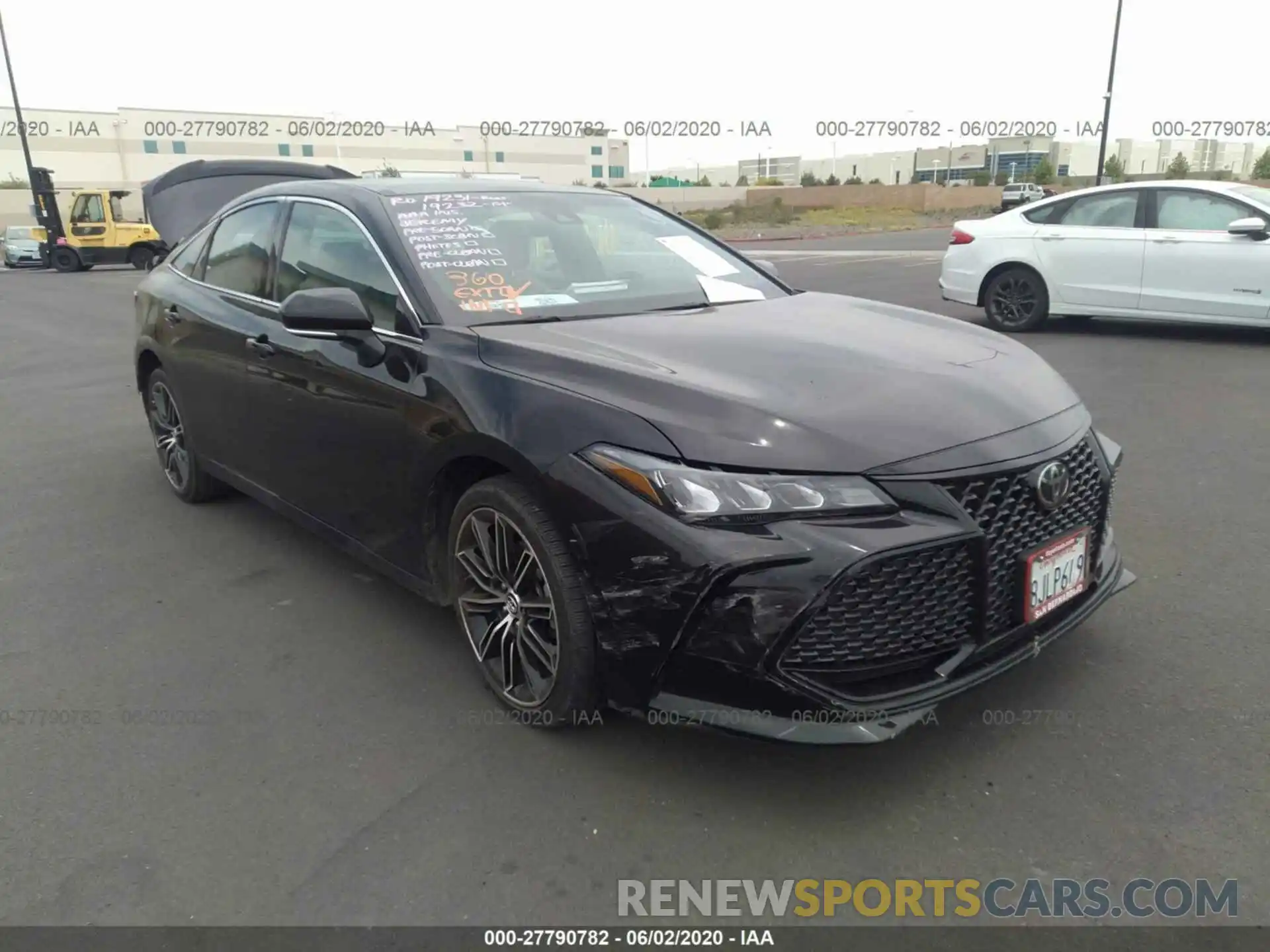 1 Photograph of a damaged car 4T1BZ1FB5KU028011 TOYOTA AVALON 2019