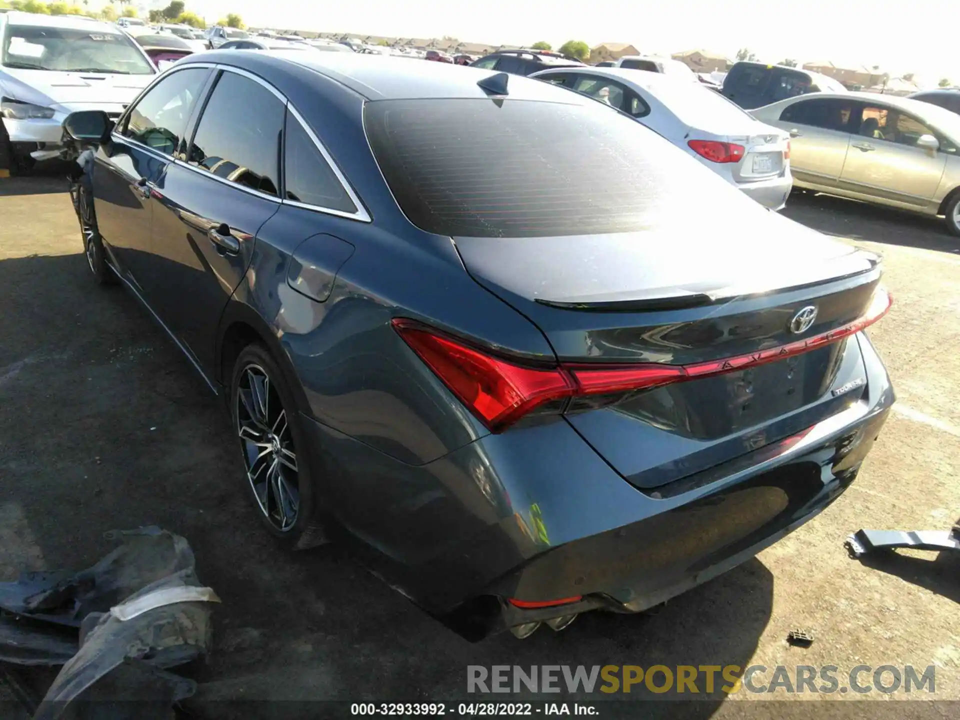 3 Photograph of a damaged car 4T1BZ1FB5KU028199 TOYOTA AVALON 2019