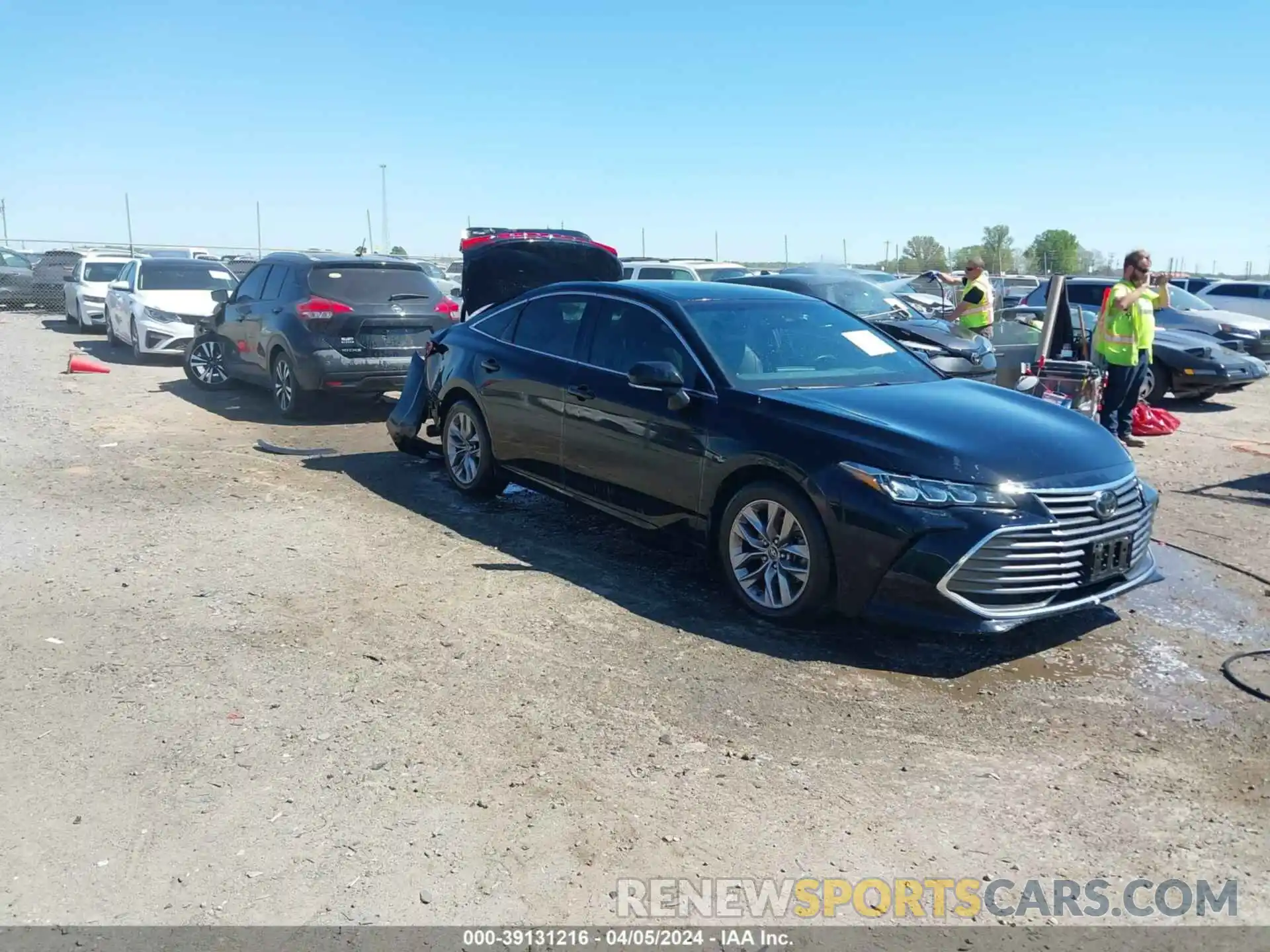 1 Photograph of a damaged car 4T1BZ1FB5KU029157 TOYOTA AVALON 2019