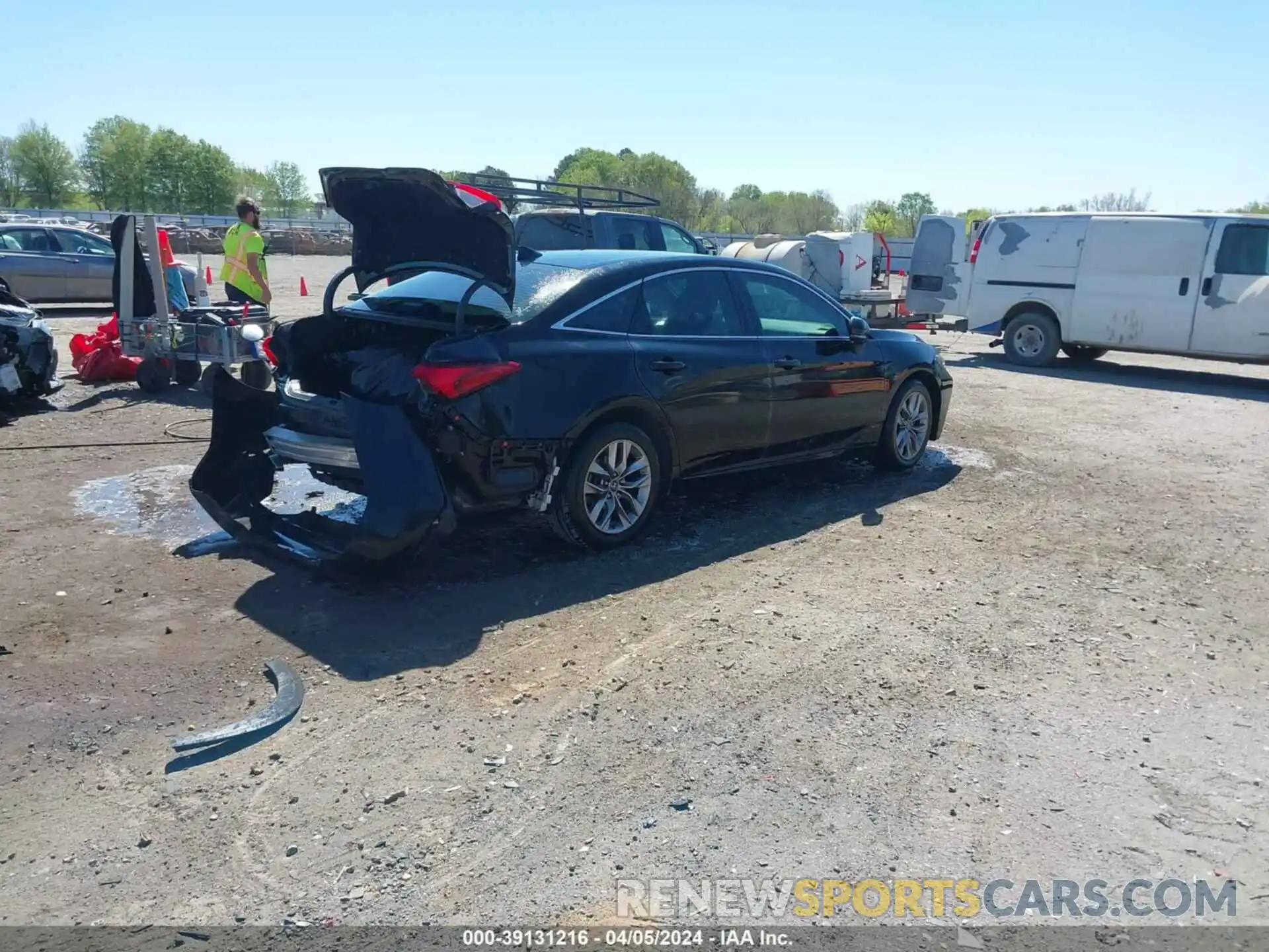 4 Photograph of a damaged car 4T1BZ1FB5KU029157 TOYOTA AVALON 2019