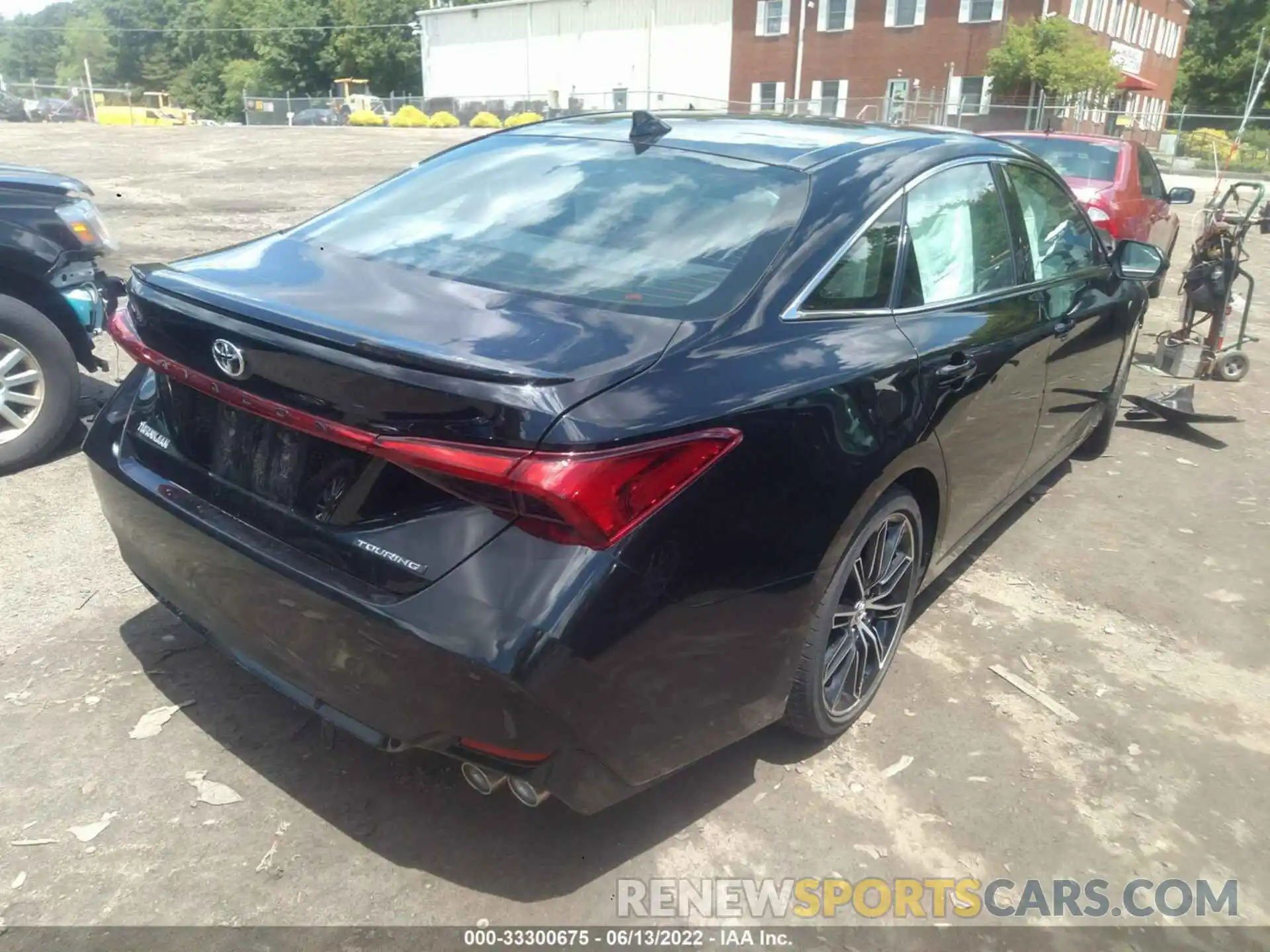 4 Photograph of a damaged car 4T1BZ1FB5KU029837 TOYOTA AVALON 2019