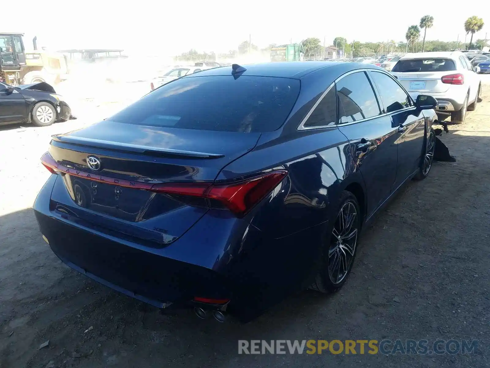 4 Photograph of a damaged car 4T1BZ1FB5KU032091 TOYOTA AVALON 2019