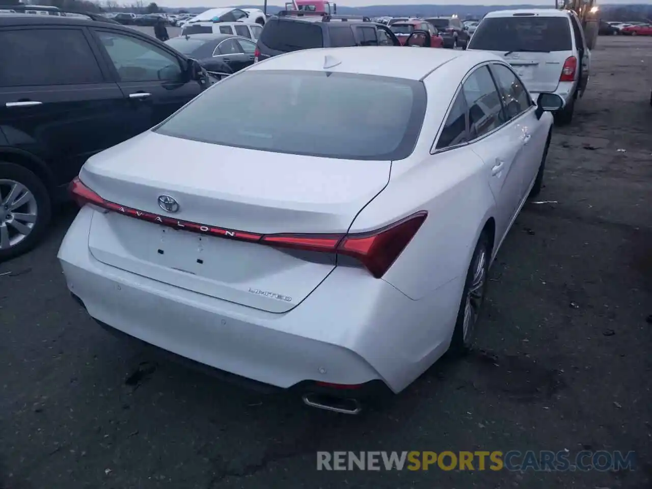 4 Photograph of a damaged car 4T1BZ1FB5KU032186 TOYOTA AVALON 2019