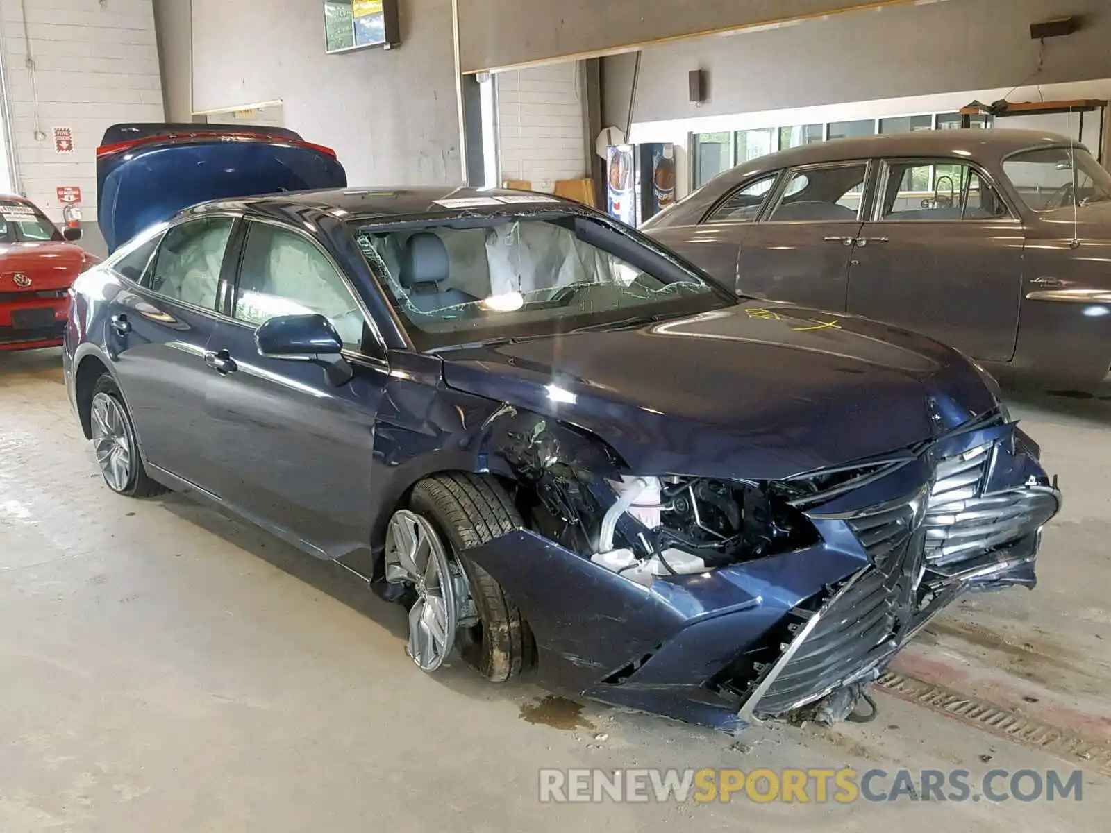 1 Photograph of a damaged car 4T1BZ1FB5KU032771 TOYOTA AVALON 2019