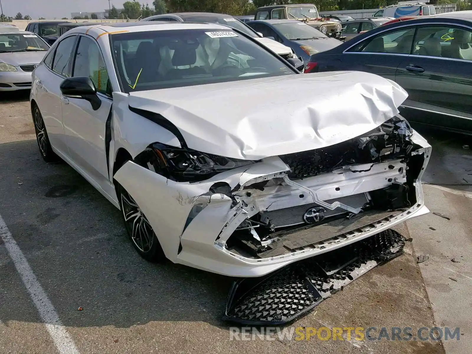 1 Photograph of a damaged car 4T1BZ1FB5KU033726 TOYOTA AVALON 2019