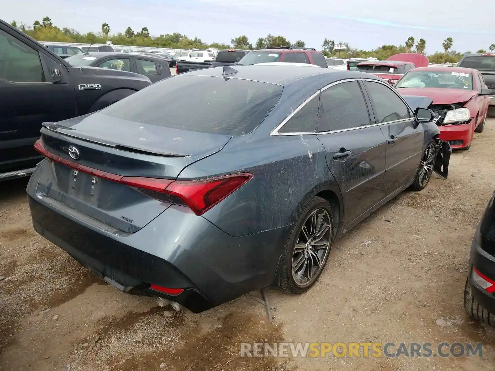 4 Photograph of a damaged car 4T1BZ1FB5KU036237 TOYOTA AVALON 2019