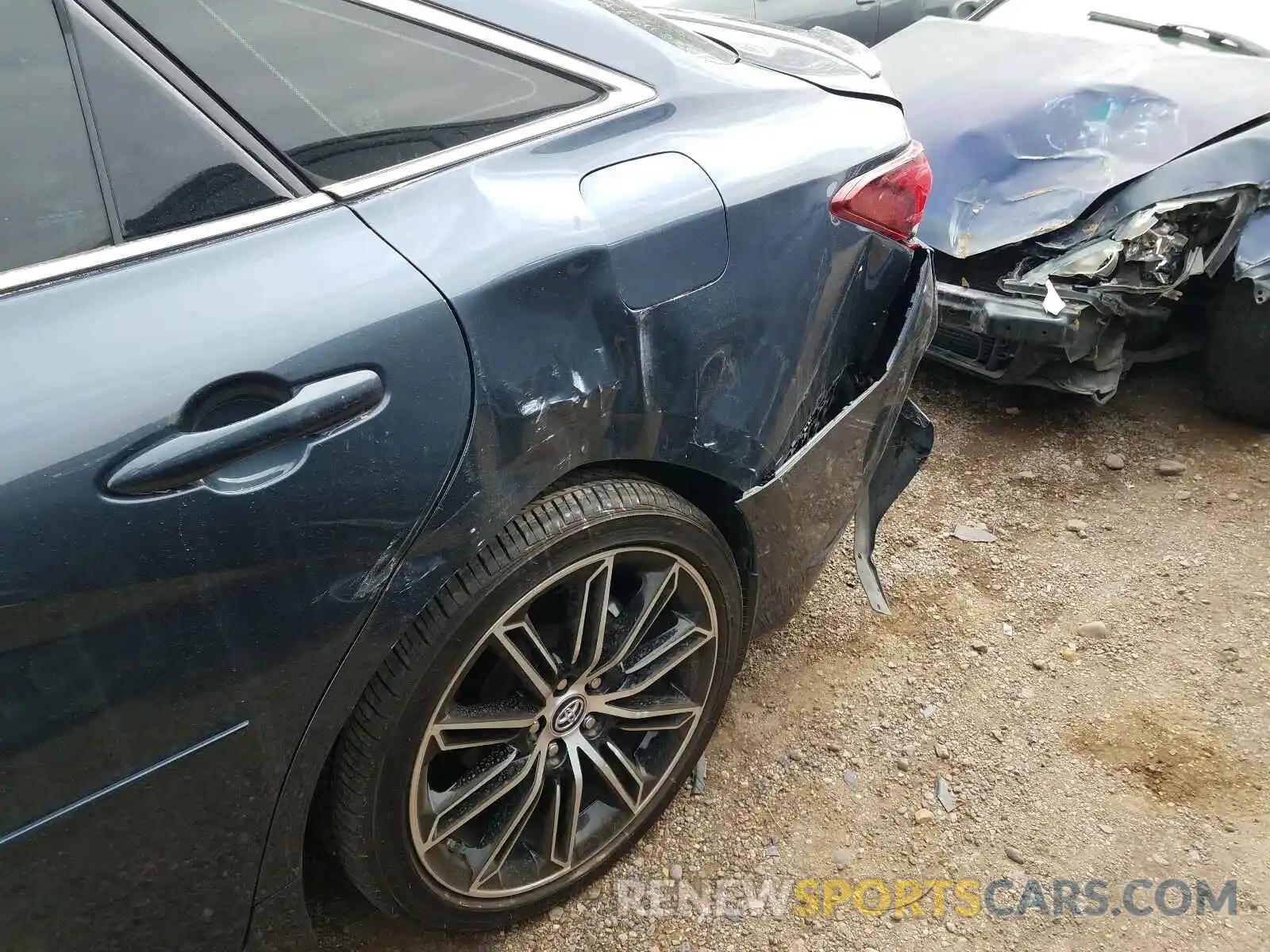 9 Photograph of a damaged car 4T1BZ1FB5KU036237 TOYOTA AVALON 2019