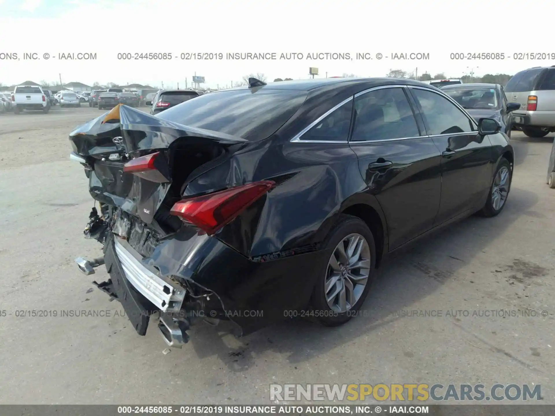 4 Photograph of a damaged car 4T1BZ1FB6KU002128 TOYOTA AVALON 2019