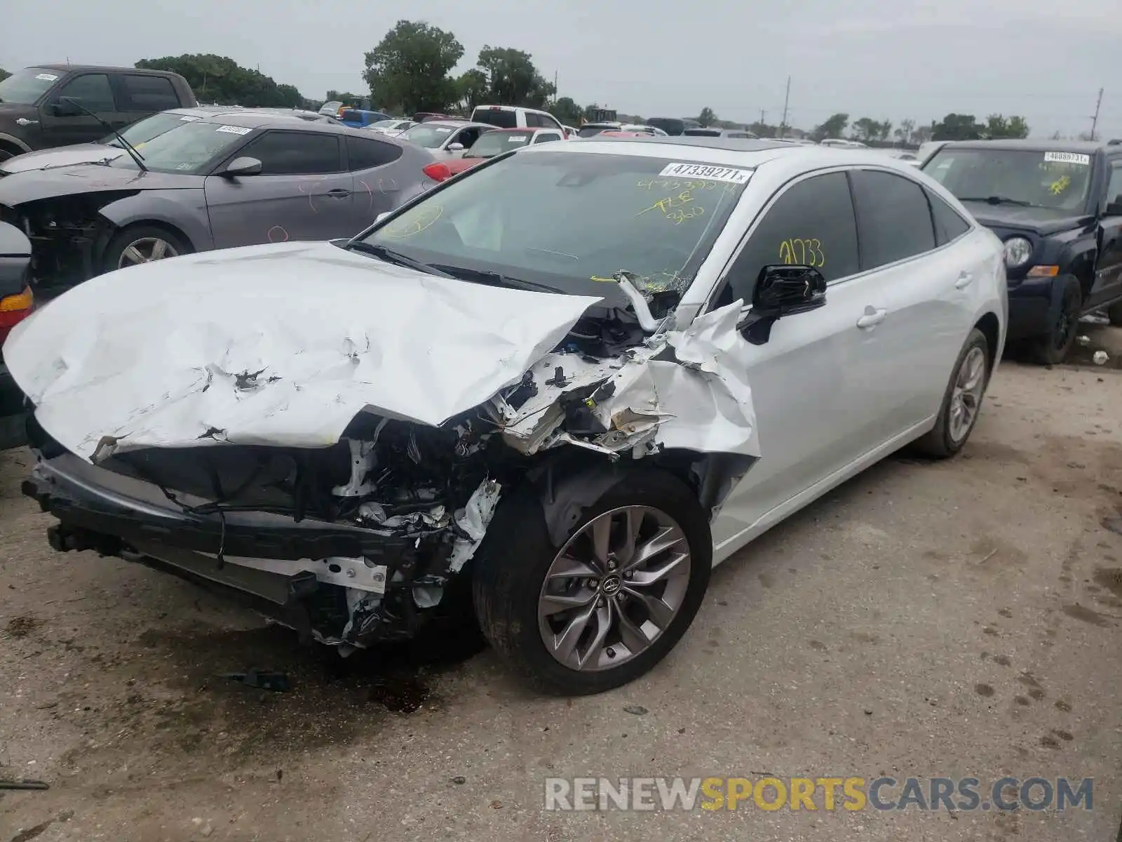 2 Photograph of a damaged car 4T1BZ1FB6KU003862 TOYOTA AVALON 2019