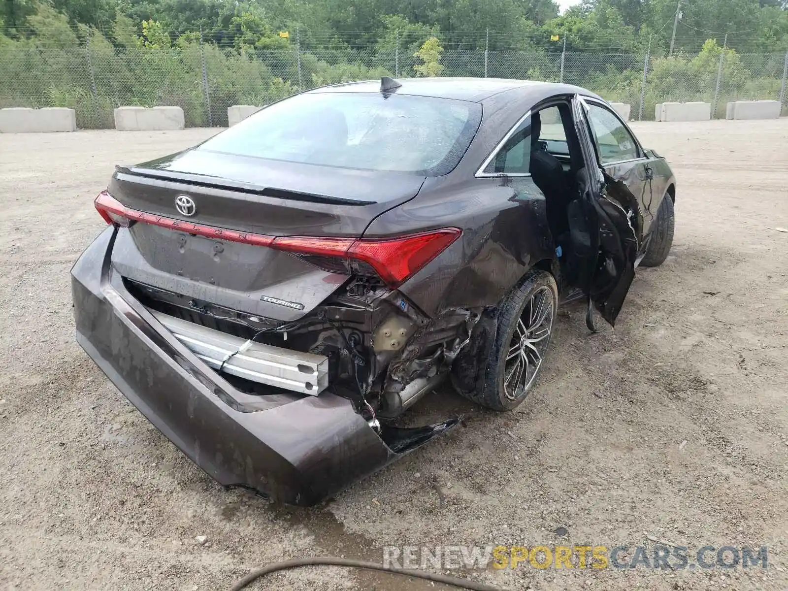 4 Photograph of a damaged car 4T1BZ1FB6KU005658 TOYOTA AVALON 2019