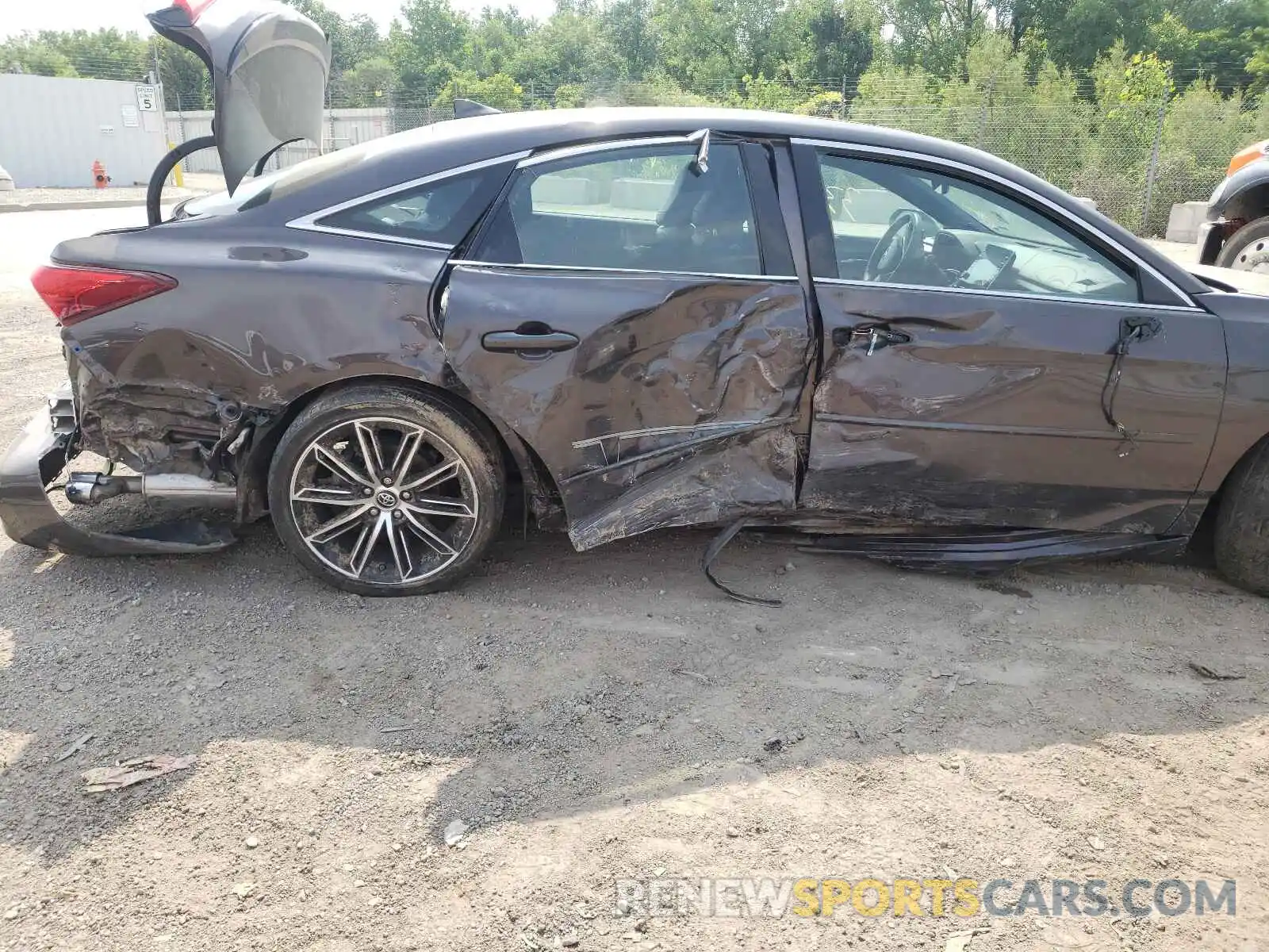 9 Photograph of a damaged car 4T1BZ1FB6KU005658 TOYOTA AVALON 2019