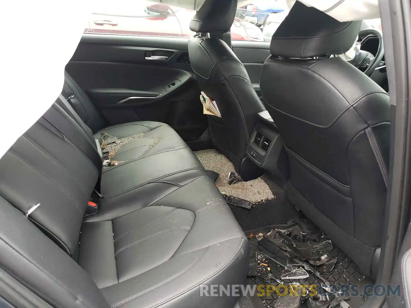 6 Photograph of a damaged car 4T1BZ1FB6KU006261 TOYOTA AVALON 2019