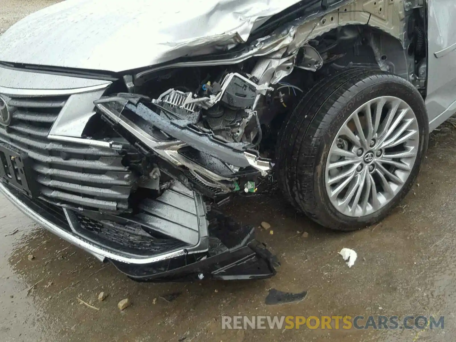 9 Photograph of a damaged car 4T1BZ1FB6KU006275 TOYOTA AVALON 2019