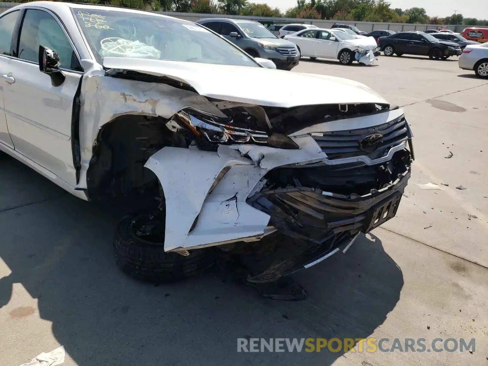 9 Photograph of a damaged car 4T1BZ1FB6KU006566 TOYOTA AVALON 2019