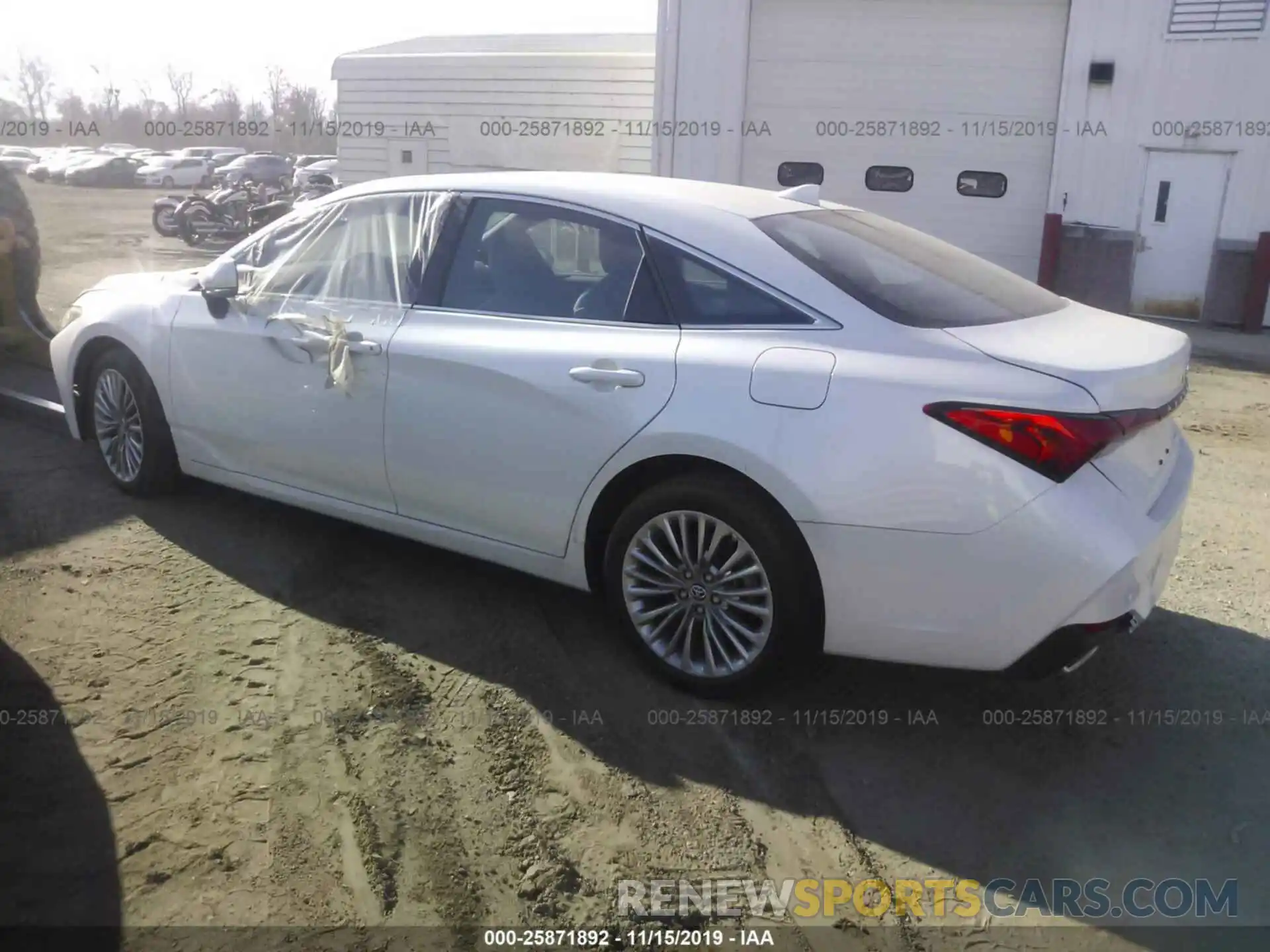 3 Photograph of a damaged car 4T1BZ1FB6KU008110 TOYOTA AVALON 2019