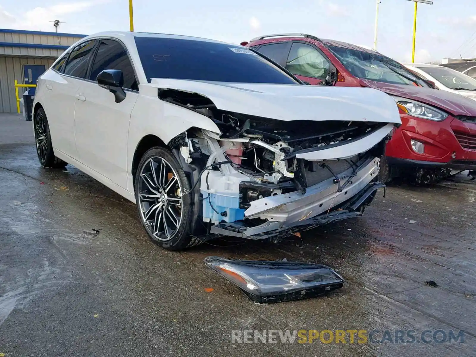 1 Photograph of a damaged car 4T1BZ1FB6KU008138 TOYOTA AVALON 2019