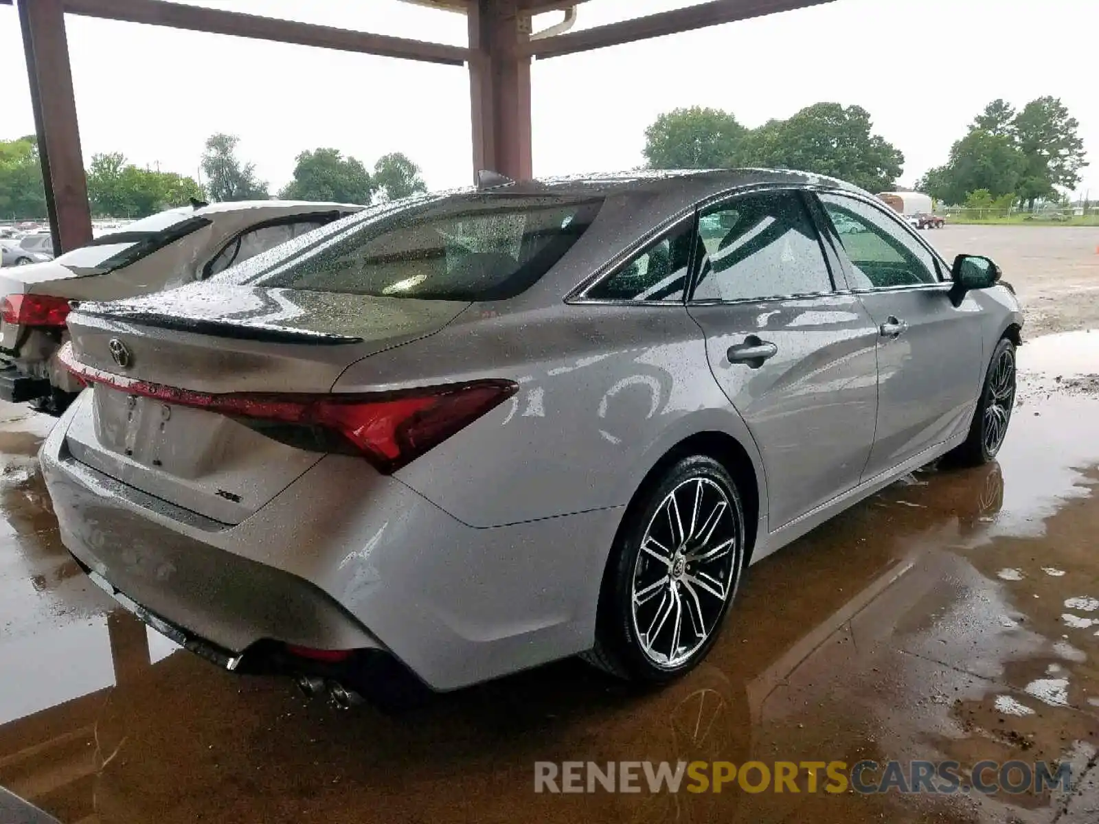 4 Photograph of a damaged car 4T1BZ1FB6KU010326 TOYOTA AVALON 2019