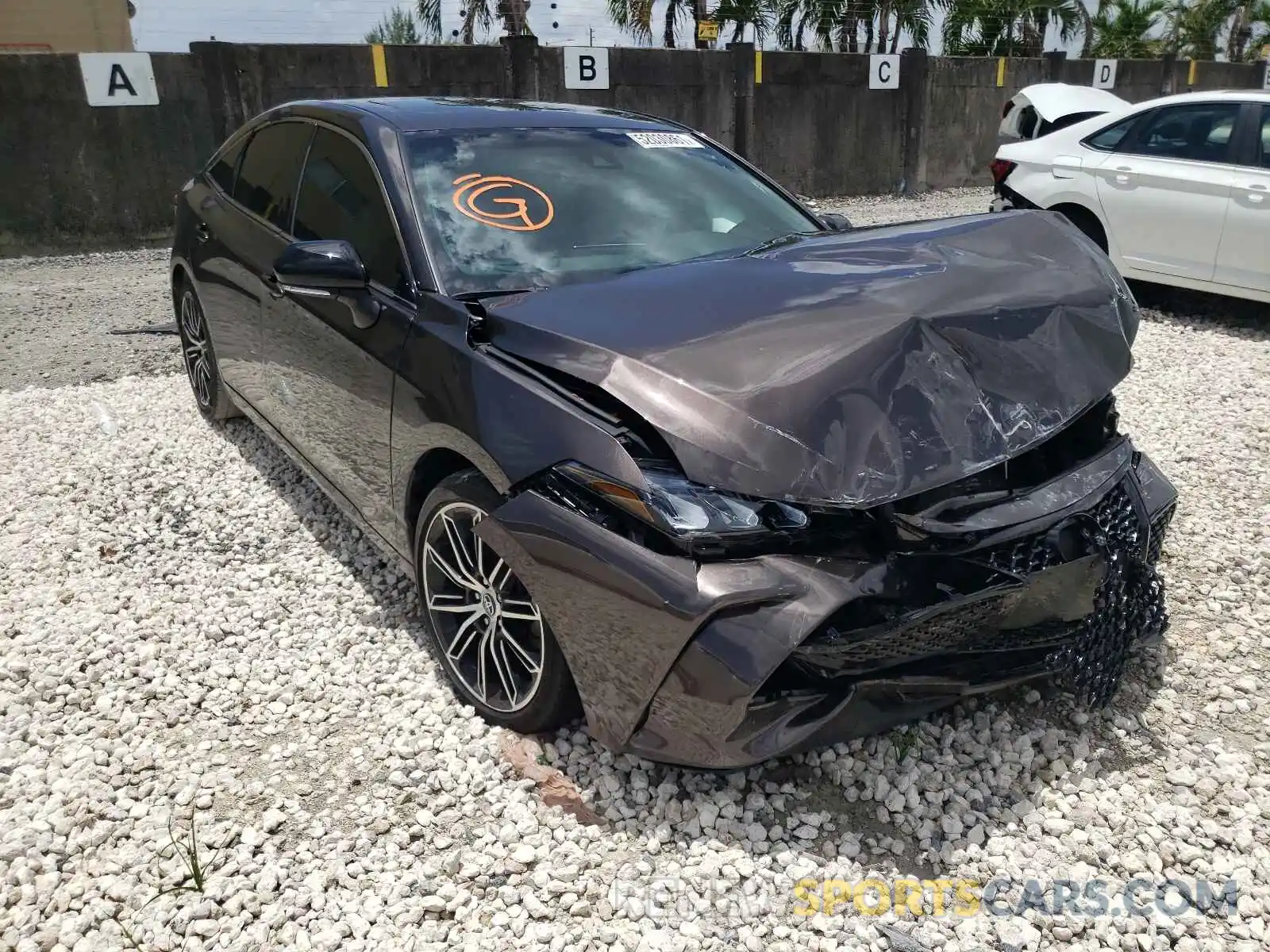 1 Photograph of a damaged car 4T1BZ1FB6KU010827 TOYOTA AVALON 2019