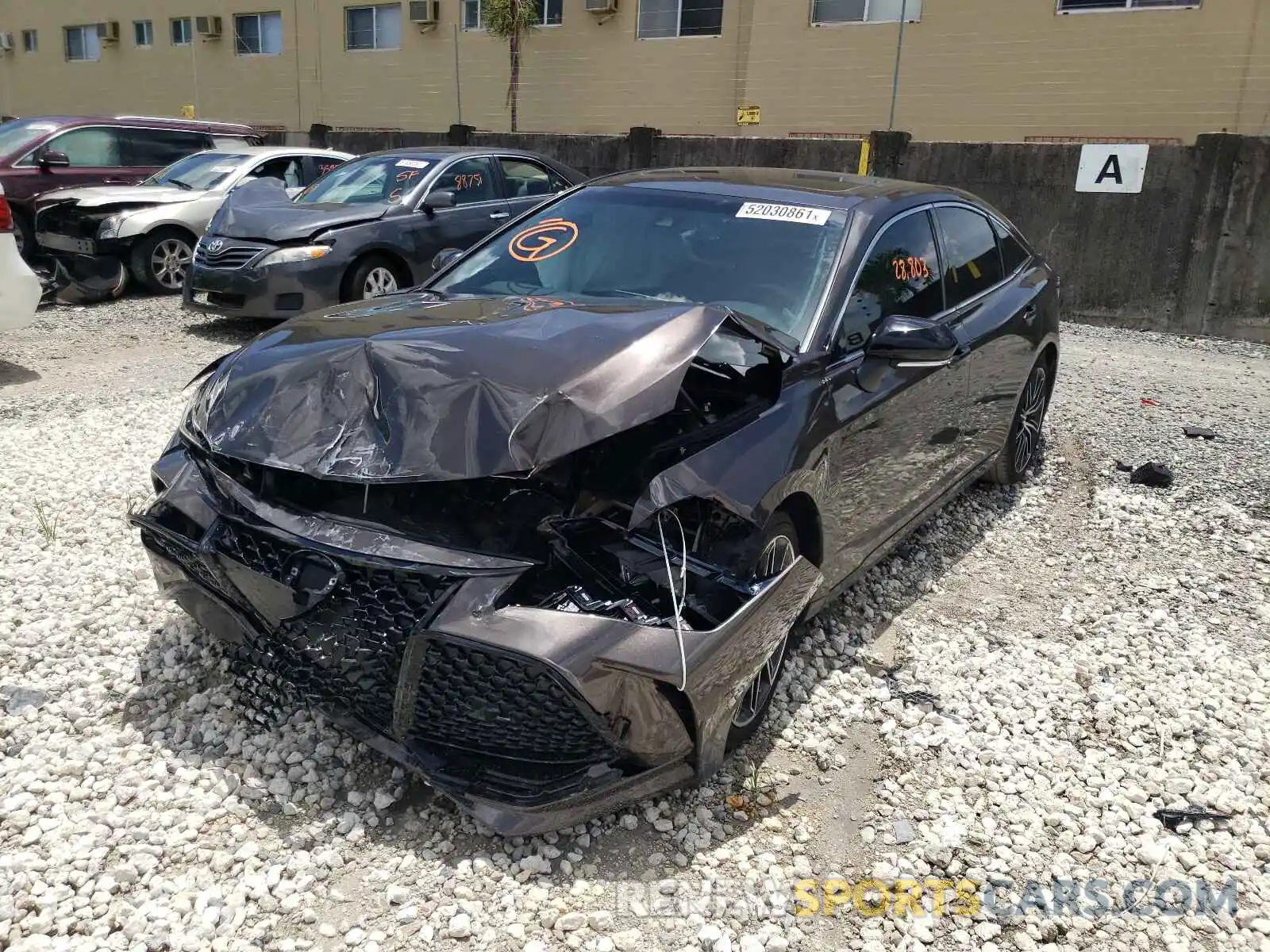 2 Photograph of a damaged car 4T1BZ1FB6KU010827 TOYOTA AVALON 2019