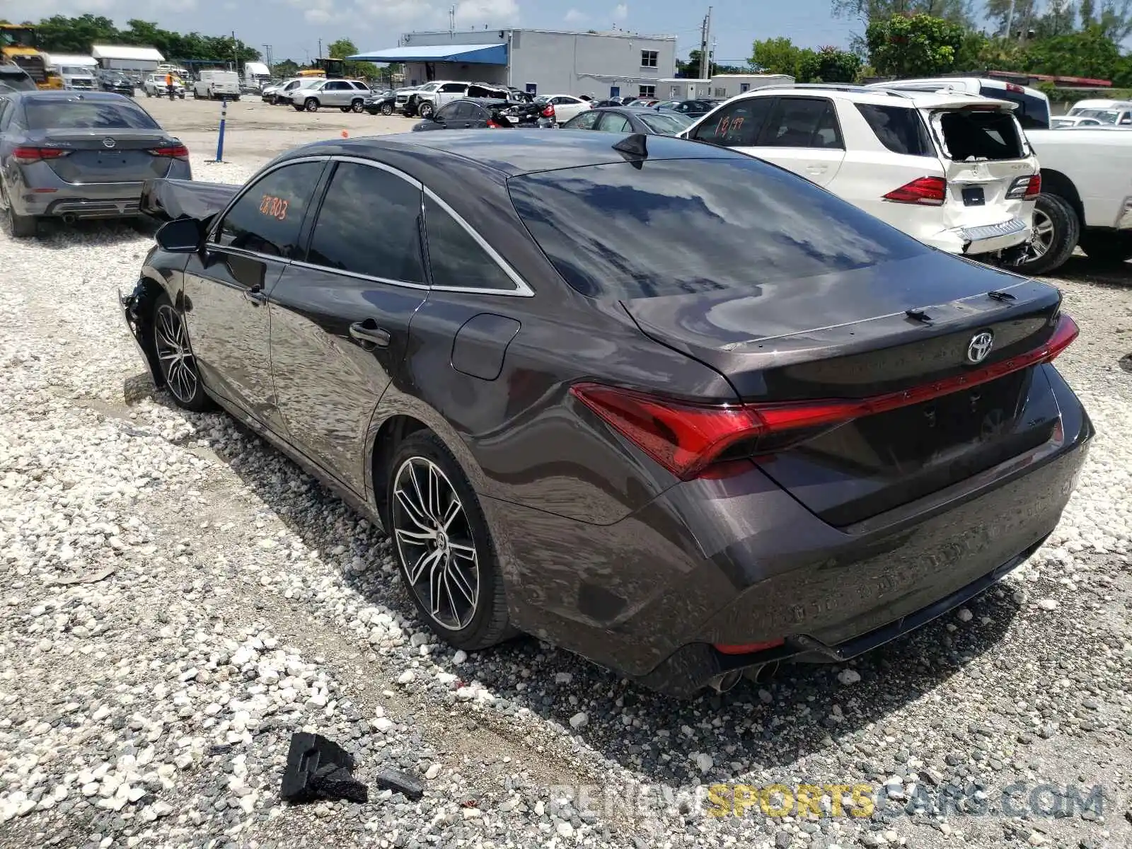 3 Photograph of a damaged car 4T1BZ1FB6KU010827 TOYOTA AVALON 2019